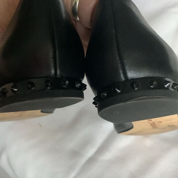 Sam Edelman Size 4 Black Pointy toe Flats with black spikes around heel - Picture 6 of 8